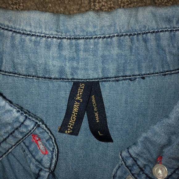 Button down - Picture 2 of 3